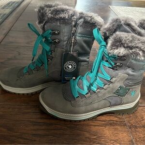 NWT Santana Canada Waterproof boots size 6